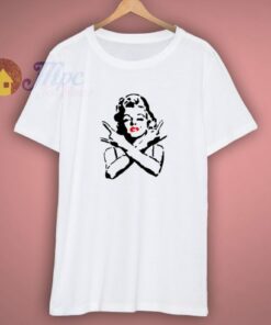 Marilyn Monroe Throwing Signs T Shirt 3