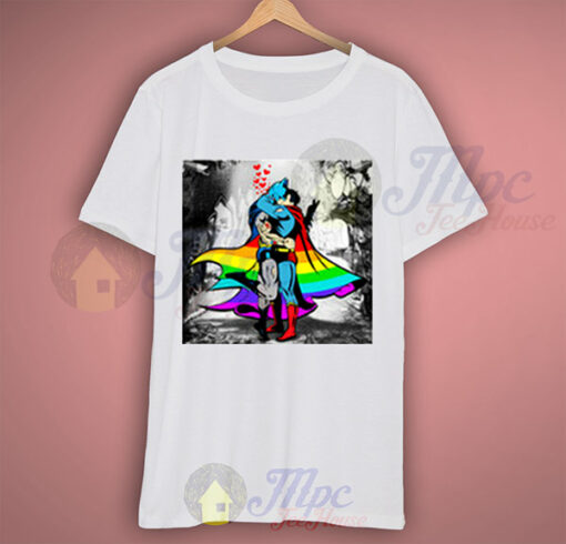 Romantic Kissing Batman and Superman T Shirt