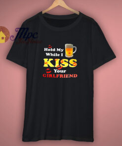 Tenir My Bi�re While I Bisou Vous Copine Dr�le T Shirt