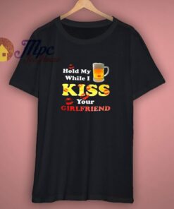 Tenir My Bi�re While I Bisou Vous Copine Dr�le T Shirt