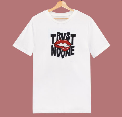 Trust No One Lips 80s T Shirt Style
