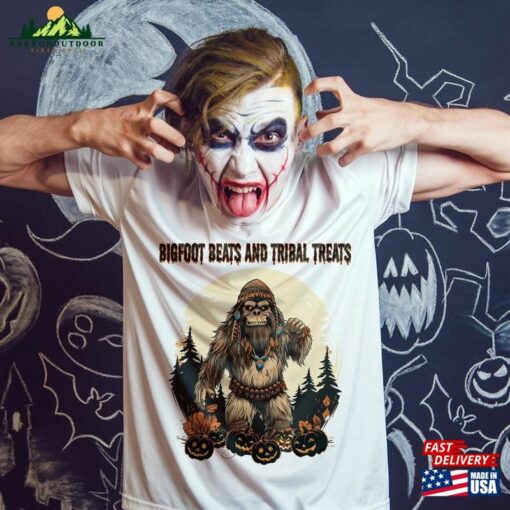 Bigfoot Beats And Tribal Treat Native American Funny Halloween Costumes 2023 Pride Indigenous Creepy Pumkin T-Shirt Unisex Hoodie