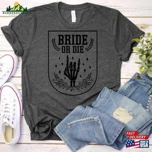 Bride Or Die Halloween Shirt Retro Spooky Bachelorette Skeleton Hoodie Unisex