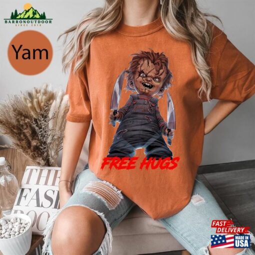 Chucky Free Hugs Childs Play Horror Movie Fan Comfort Colors Shirt Funny Halloween Spooky Vibes Classic Hoodie