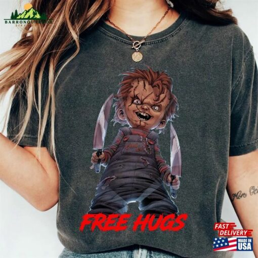 Chucky Free Hugs Childs Play Horror Movie Fan Comfort Colors Shirt Funny Halloween Spooky Vibes Classic Hoodie