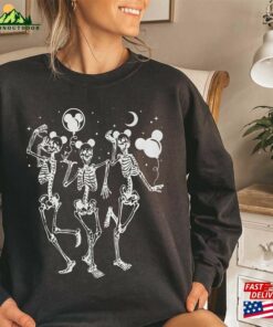 Comfort Colors® Disney Skeleton Sweatshirt Mickey Balloon Unisex 2 Comfort Colors(r) Disney Skeleton Sweatshirt Mickey Balloon Unisex 3