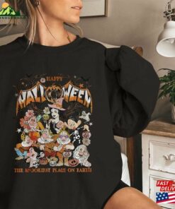 Comfort Colors® Disney Snow White And Seven Dwarfs Halloween Sweatshirt Princesses T-Shirt Classic