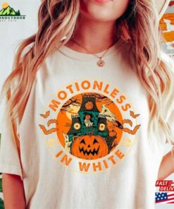 Comfort Colors® Motionless In White Shirt Pumpkin Halloween Sweatshirt T-Shirt