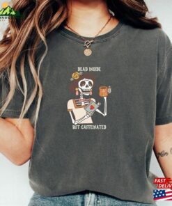 Dead Inside But Caffeinated Shirt Halloween 2023 Funny Skeleton Unisex Hoodie