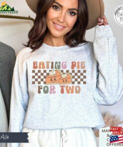 Fall Thanksgiving Eating Pie For Two Sweatshirt Retro Pregnancy Pullover Vintage Maternity Tee T-Shirt