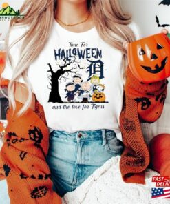 Funny Halloween Tee Dog And Gang Transparent Shirt Trendy Classic T-Shirt