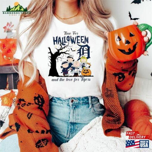 Funny Halloween Tee Dog And Gang Transparent Shirt Trendy Classic T-Shirt