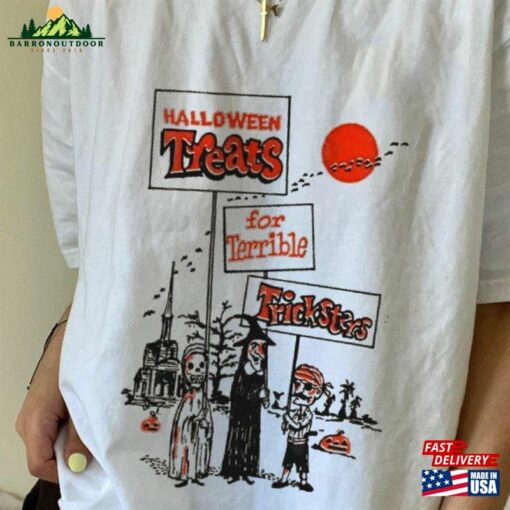 Halloween Treats Shirt 2023 Happy Retro Spooky Season Unisex Classic