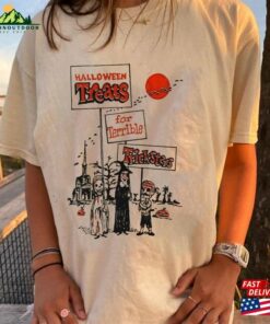 Halloween Treats Shirt 2023 Happy Retro Spooky Season Unisex Classic