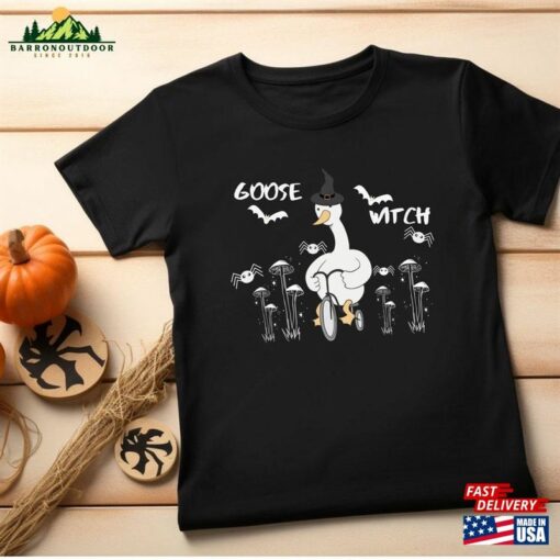 Goose Witch Funny Halloween T-Shirt Classic Sweatshirt