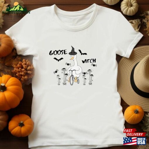 Goose Witch Funny Halloween T-Shirt Classic Sweatshirt