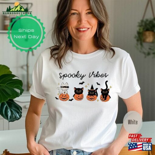 Halloween Spooky Vibes T-Shirt Cat Shirt 2023 Happy Classic