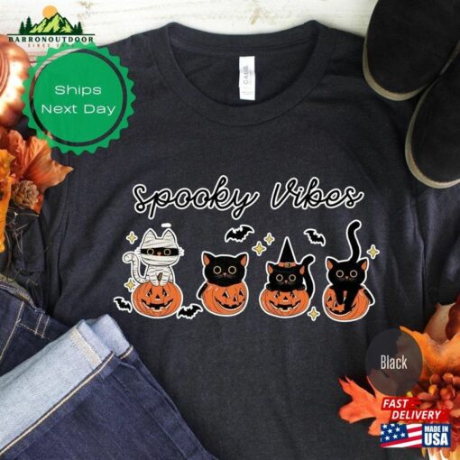 Halloween Spooky Vibes T-Shirt Cat Shirt 2023 Happy Classic