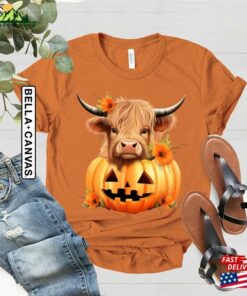 Highland Cow In Pumpkin Shirt Halloween Shirts Cute And Pumpkins Fall T-Shirt Party Classic Sweatshirt Highland Cow In Pumpkin Shirt Halloween Shirts Cute And Pumpkins Fall T-Shirt Party Classic Sweatshirt