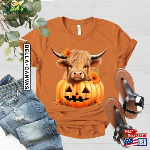 Highland Cow In Pumpkin Shirt Halloween Shirts Cute And Pumpkins Fall T-Shirt Party Classic Sweatshirt