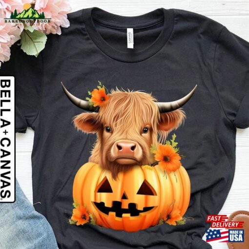 Highland Cow In Pumpkin Shirt Halloween Shirts Cute And Pumpkins Fall T-Shirt Party Classic Sweatshirt