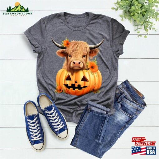 Highland Cow In Pumpkin Shirt Halloween Shirts Cute And Pumpkins Fall T-Shirt Party Classic Sweatshirt