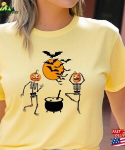 Hippie Ghouls Dancing Skeleton Tee Retro Halloween Crewneck T-Shirt Vintage Fall Classic Hippie Ghouls Dancing Skeleton Tee Retro Halloween Crewneck T-Shirt Vintage Fall Classic