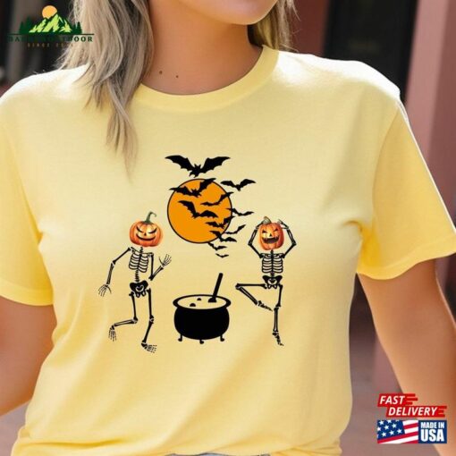 Hippie Ghouls Dancing Skeleton Tee Retro Halloween Crewneck T-Shirt Vintage Fall Classic