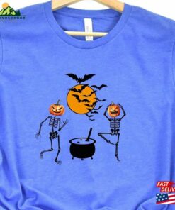 Hippie Ghouls Dancing Skeleton Tee Retro Halloween Crewneck T-Shirt Vintage Fall Classic