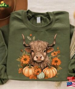 Howdy Fall Cow Sweatshirt Pumpkin Sweater Western Shirt Classic T-Shirt Howdy Fall Cow Sweatshirt Pumpkin Sweater Western Shirt Classic T-Shirt
