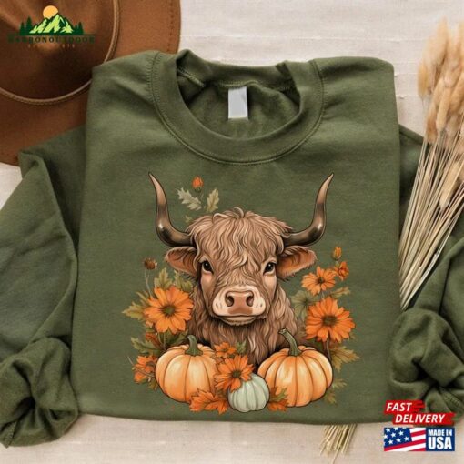 Howdy Fall Cow Sweatshirt Pumpkin Sweater Western Shirt Classic T-Shirt