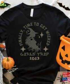 Matching Halloween Girls Trip Shirts Ladies Night Out Witches Be Like Sweatshirt T-Shirt