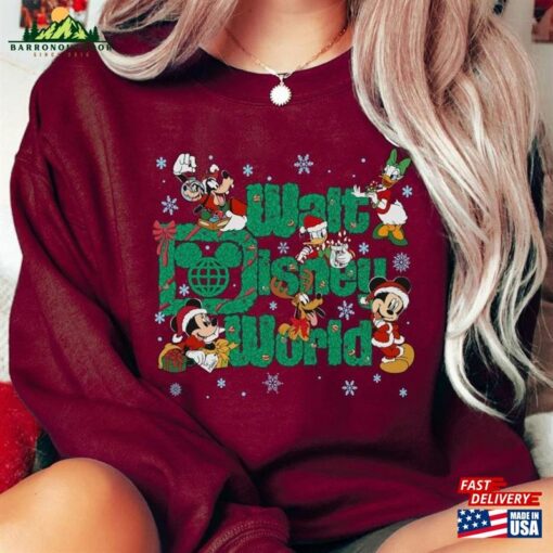 Mickey Minnie Pluto Goofy Daisy Donald Duck Xmas Wreath Christmas T-Shirt Classic