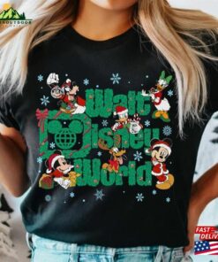 Mickey Minnie Pluto Goofy Daisy Donald Duck Xmas Wreath Christmas T-Shirt Classic