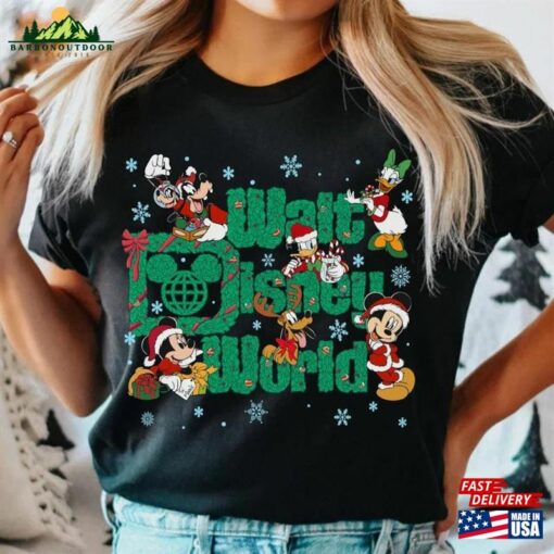 Mickey Minnie Pluto Goofy Daisy Donald Duck Xmas Wreath Christmas T-Shirt Classic