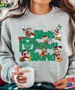 Mickey Minnie Pluto Goofy Daisy Donald Duck Xmas Wreath Christmas T-Shirt Classic 2 Mickey Minnie Pluto Goofy Daisy Donald Duck Xmas Wreath Christmas T Shirt Classic 3