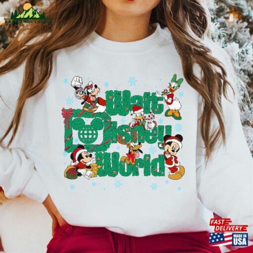 Mickey Minnie Pluto Goofy Daisy Donald Duck Xmas Wreath Christmas T-Shirt Classic