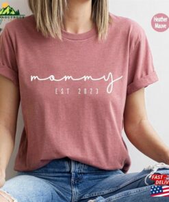 Mommy Est 2023 Shirt Custom Mama Sweatshirt Pregnancy Announcement Hoodie Classic 3 Mommy Est 2023 Shirt Custom Mama Sweatshirt Pregnancy Announcement Hoodie Classic 4