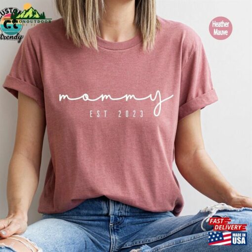 Mommy Est 2023 Shirt Custom Mama Sweatshirt Pregnancy Announcement Hoodie Classic