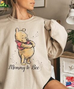 Mommy To Bee Sweatshirt Pregnancy Reveal Disney Pooh T-Shirt Classic Mommy To Bee Sweatshirt Pregnancy Reveal Disney Pooh T-Shirt Classic