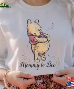 Mommy To Bee Sweatshirt Pregnancy Reveal Disney Pooh T-Shirt Classic