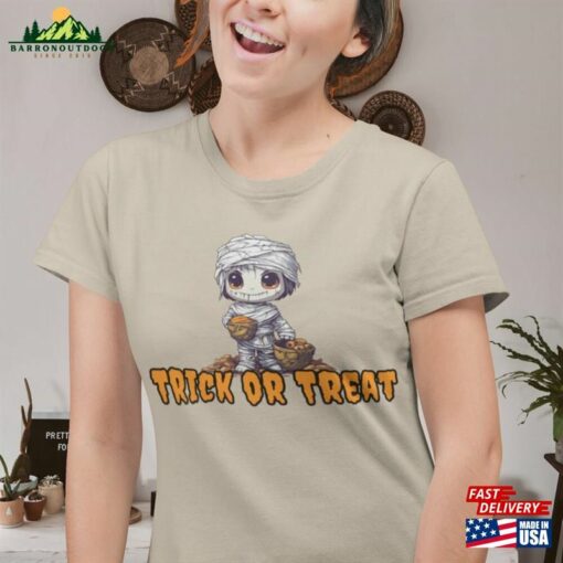 Mummy Trick Or Treat Halloween Shirt Classic T-Shirt