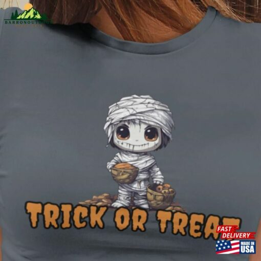 Mummy Trick Or Treat Halloween Shirt Classic T-Shirt