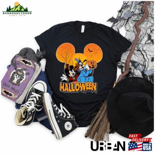 Personalized Disney Halloween Shirt 2023 Goofy And Mickey Costum Spooky Dracula Classic T-Shirt