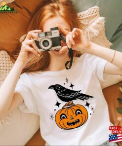 Raven Pumpkin Shirt Vintage Halloween Aesthetic Spooky Crow Tee Hoodie T-Shirt