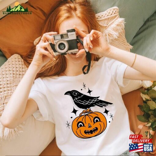 Raven Pumpkin Shirt Vintage Halloween Aesthetic Spooky Crow Tee Hoodie T-Shirt