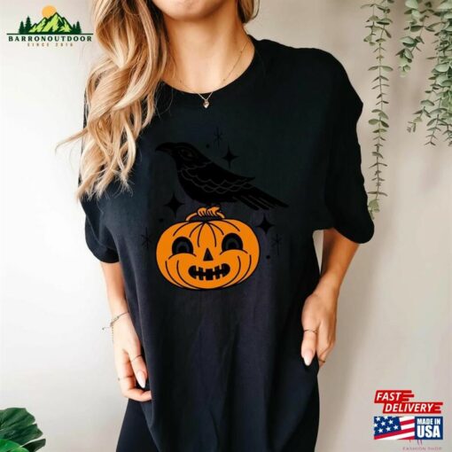 Raven Pumpkin Shirt Vintage Halloween Aesthetic Spooky Crow Tee Hoodie T-Shirt