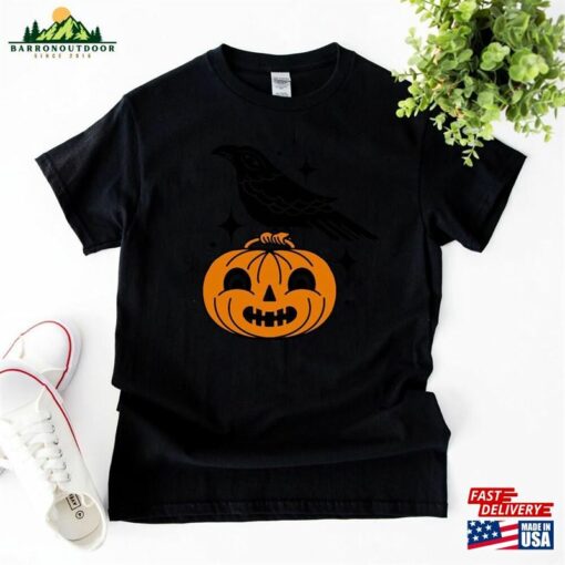 Raven Pumpkin Shirt Vintage Halloween Aesthetic Spooky Crow Tee Hoodie T-Shirt