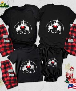 Retro Disney Castle Family Shirt Vacation 2023 Classic Sweatshirt