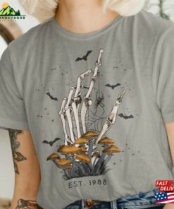 Retro Skeleton Tee Spooky Season Halloween Classic Sweatshirt Retro Skeleton Tee Spooky Season Halloween Classic Sweatshirt